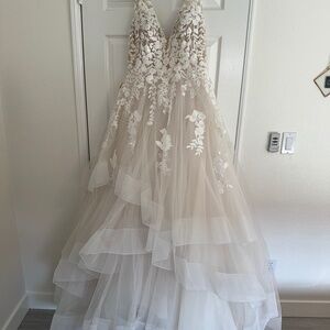 Allure Romance R3605 size 14 wedding dress unaltered unworn